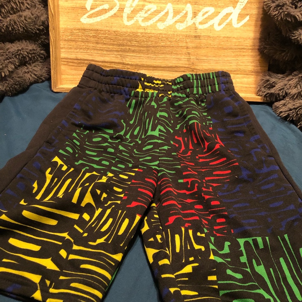 Boys Adidas Medium 10/12 basketball shorts Black/multi color